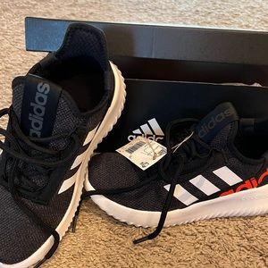 NWT boys Adidas Kaptir 2.0k
